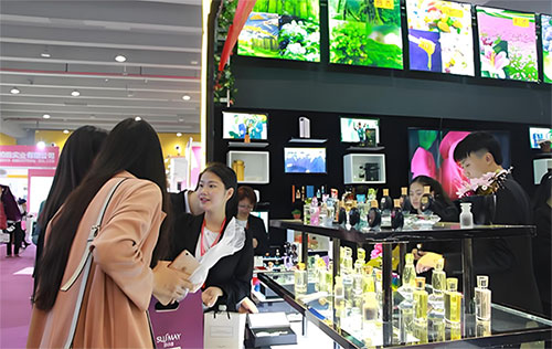 化妝品應(yīng)該怎么搞活動(dòng)吸引人？