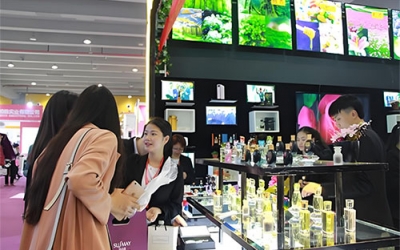 化妝品應(yīng)該怎么搞活動吸引人？